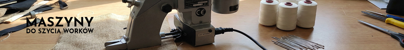 thread, bagsewing machine and needles on a desk